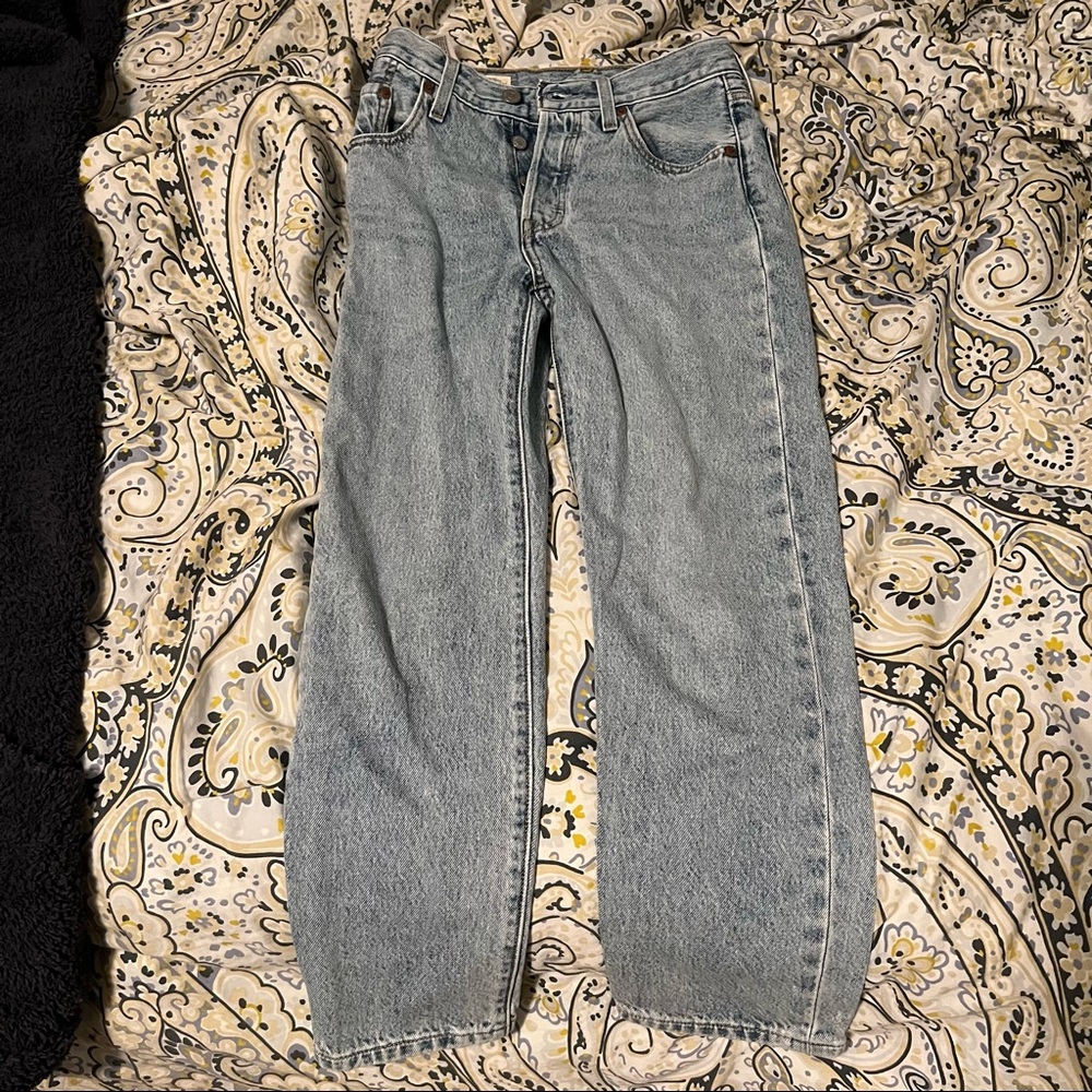 Levi’s 501 light wash jeans
